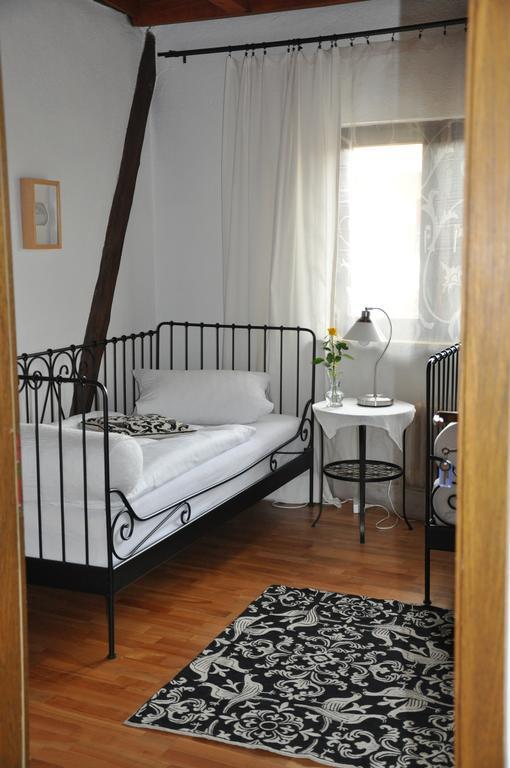 Gastezimmer Am Hof Frankfurt pe Main Exterior foto